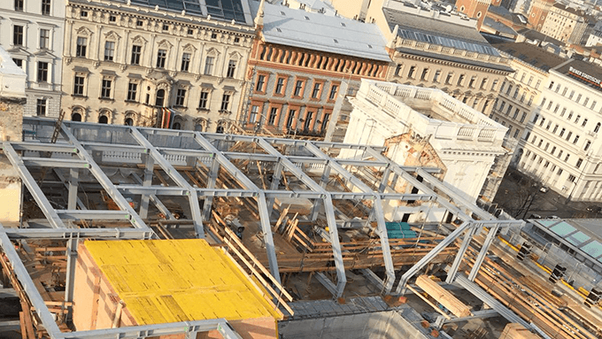 A vivid reference for structural challenges is the Palais Schottenring. To ensure appropriate load-bearing capacity, the listed building was statically reinforced from the foundation to the roof with steel structures.